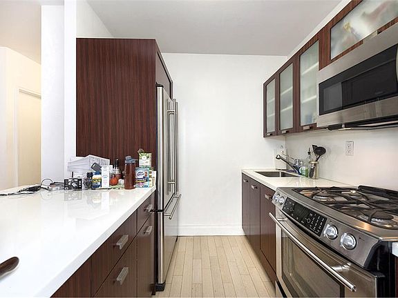 4th image of 211 E 46th St #26E
