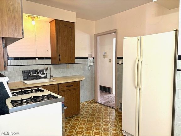 2nd image of 1697 Marigold Ave