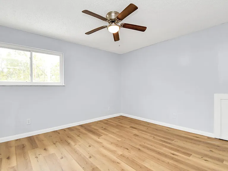 17903 Nanes Dr — Photo 45
