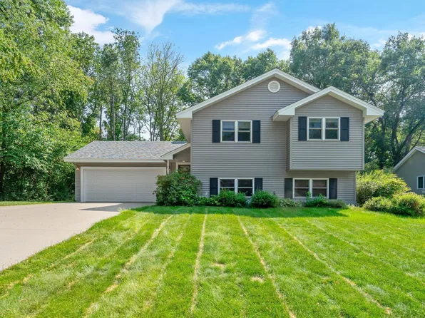 2576 8th St, White Bear Township, MN 55110