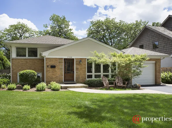 1709 Chapel Ct, Northbrook, IL 60062