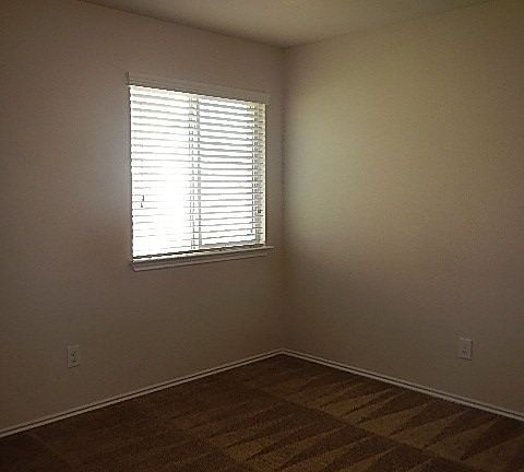 4th image of 5007 Willamette Ln