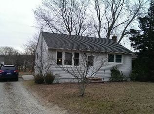 22 Newtown Rd, Hampton Bays, NY 11946