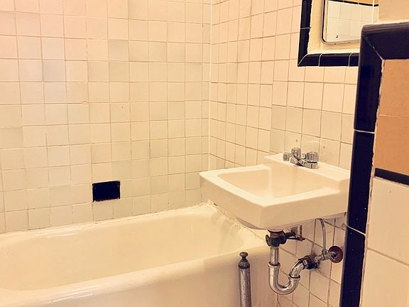 4th image of 426 St Nicholas Ave APT 1C