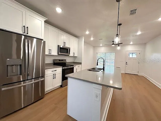 3 bed, 2.5 bath, 1649 sqft, $1,900 — Photo 4