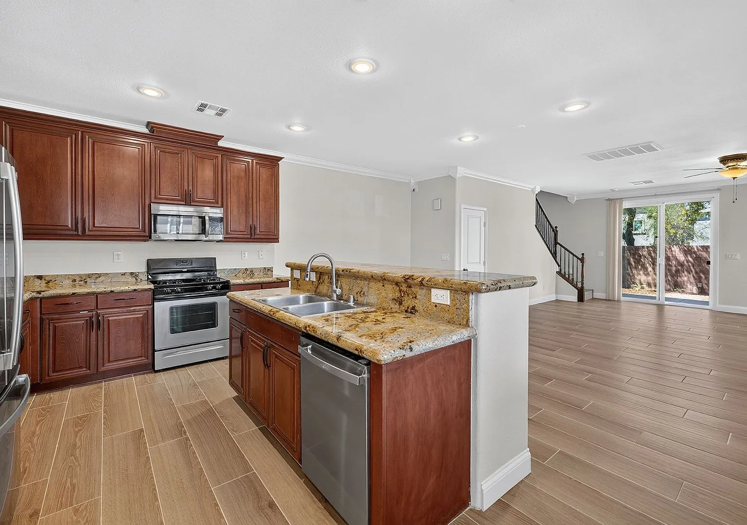 Gated Townhome in the SW - 3 Bedrooms + 2 Car Attached garage — Photo 1