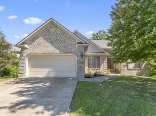 4122 Royal Oak Dr, New Albany, IN 47150