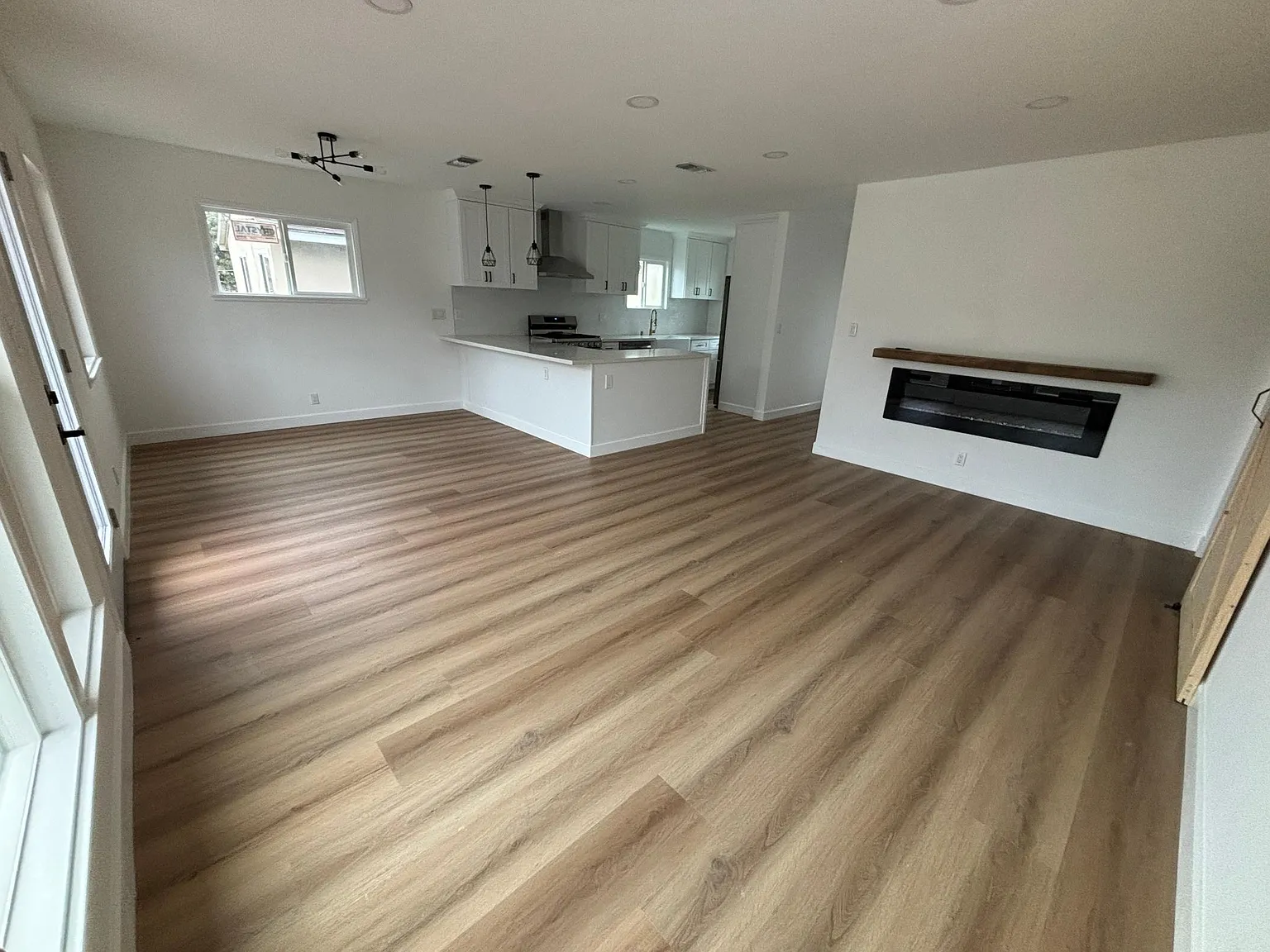 3 bed, 1106 sqft, $4,695 — Photo 2