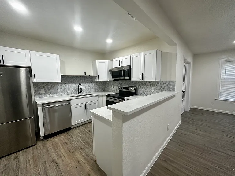 5934 Victor St #3 — Photo 4