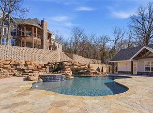 2413 E Autumn View Dr, Fayetteville, AR 72701