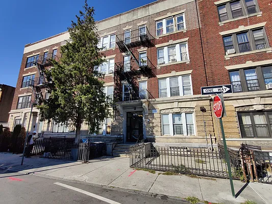 Rented by Signature Property Realty | media 2