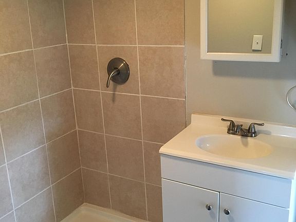4th image of 545 Stratford Ave #1