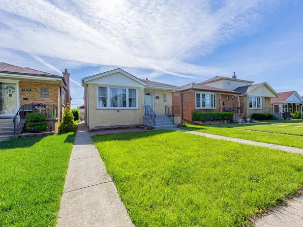 7817 Menard Ave, Burbank, IL 60459