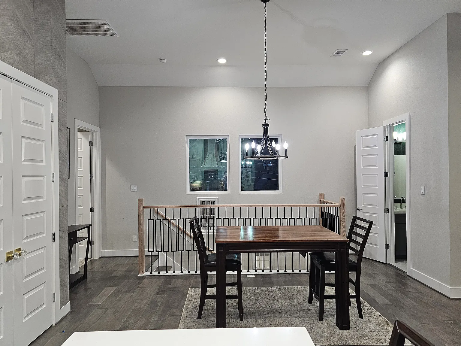 3 bed, 2.5 bath, 1704 sqft, $3,295 — Photo 3