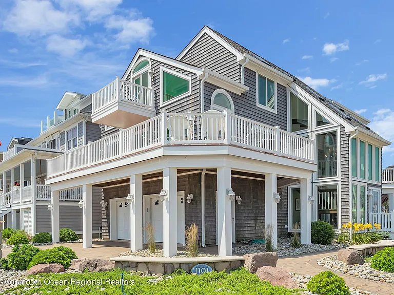 1101 S Ocean Ave — Photo 1
