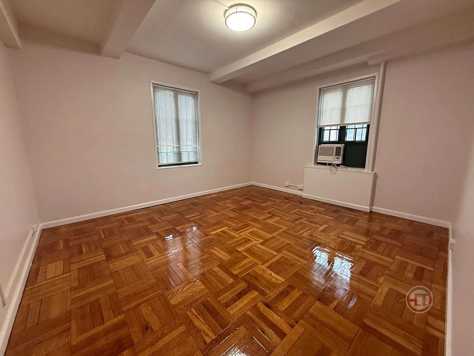 3 bed, 1000 sqft, $2,950 — Photo 3