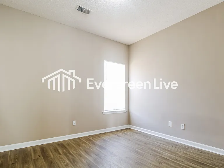 7942 Ivy Lake Ln — Photo 9