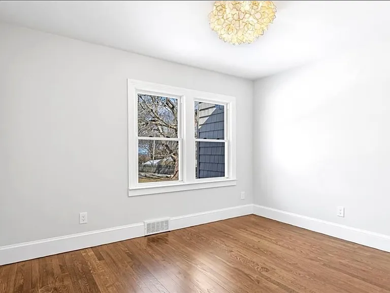 561 Boyds Ln — Photo 15