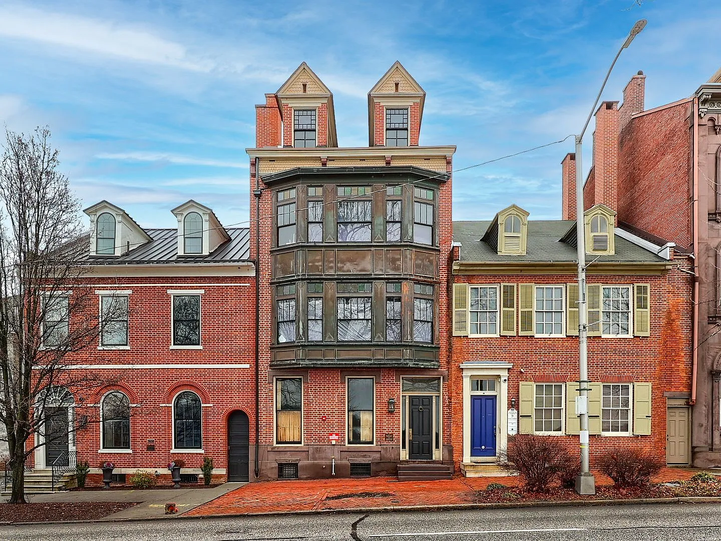 25 North Front Street — Photo 1