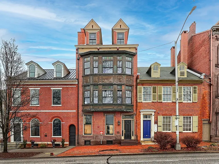 25 North Front Street — Photo 1