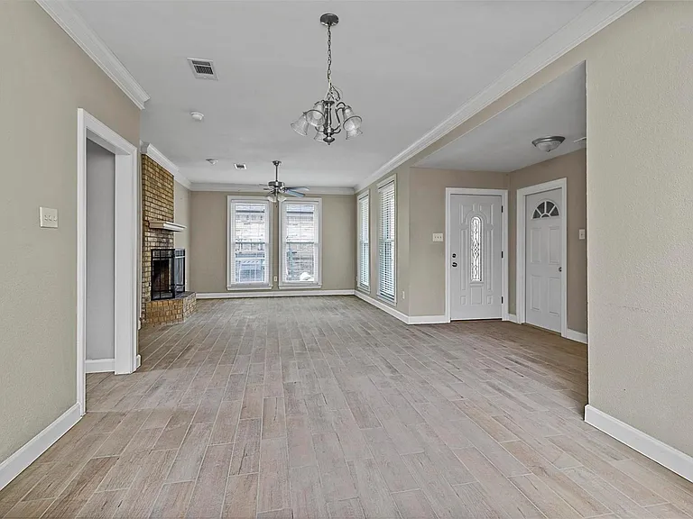 1110 Carrington Ct — Photo 9