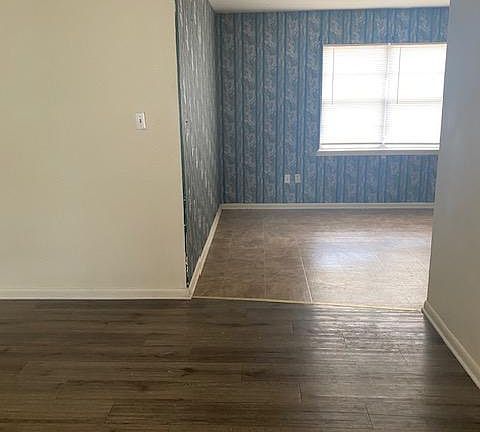 3rd image of 2201 Terrace Dr