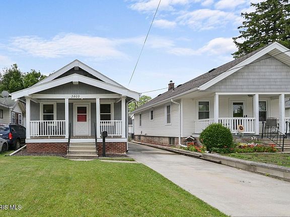 3rd image of 3809 Almeda Dr