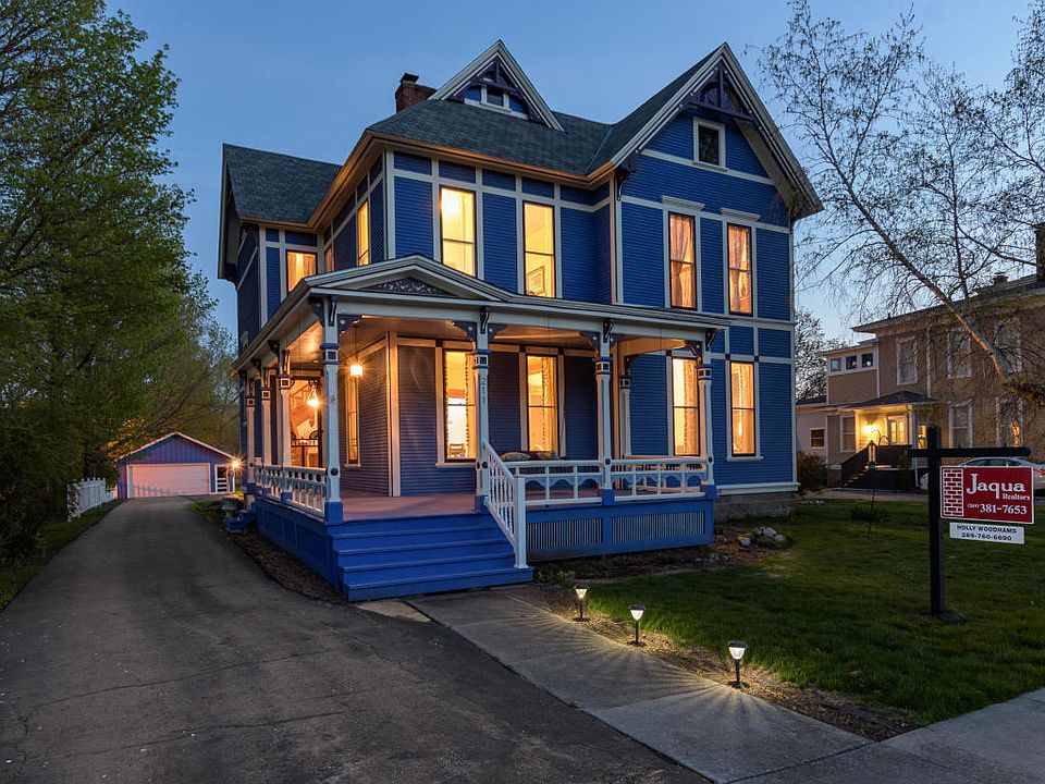 1st image of 211 W Cass St