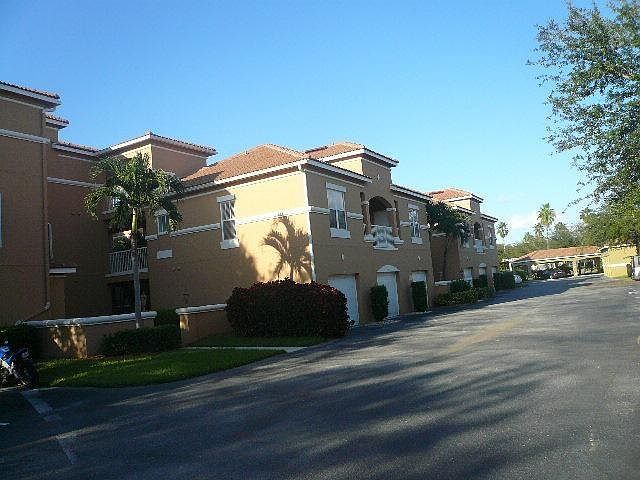 1st image of 5020 Fairways Cir Unit 102