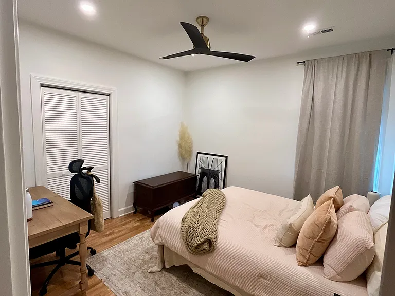 Bedroom Furnished example (Queen bed)