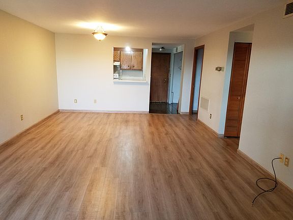 2nd image of 800 N Pearl St APT 905