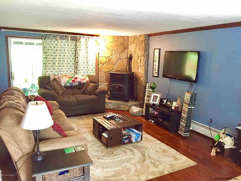 3rd image of 19 Gage Hill Drive