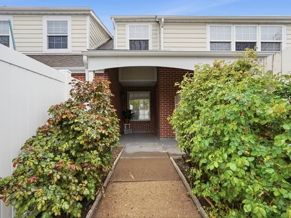 271 Brookfield Ln, Centerville, UT 84014