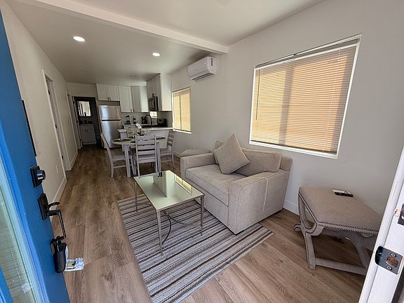 4th image of 1836 Newton Ave #1836