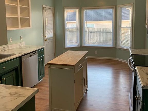 4th image of 203 Lake Lennox Dr