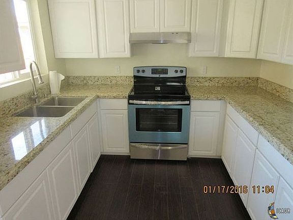 2nd image of 1563 Ross Ave