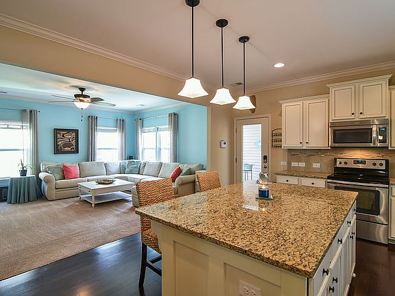 Kitchen open to living rm