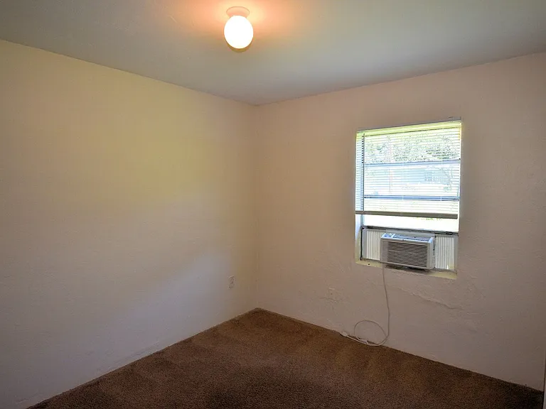 319 Montgomery Ave — Photo 7