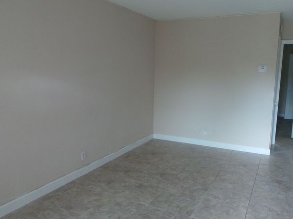 131 NE 40th Ct APT 203