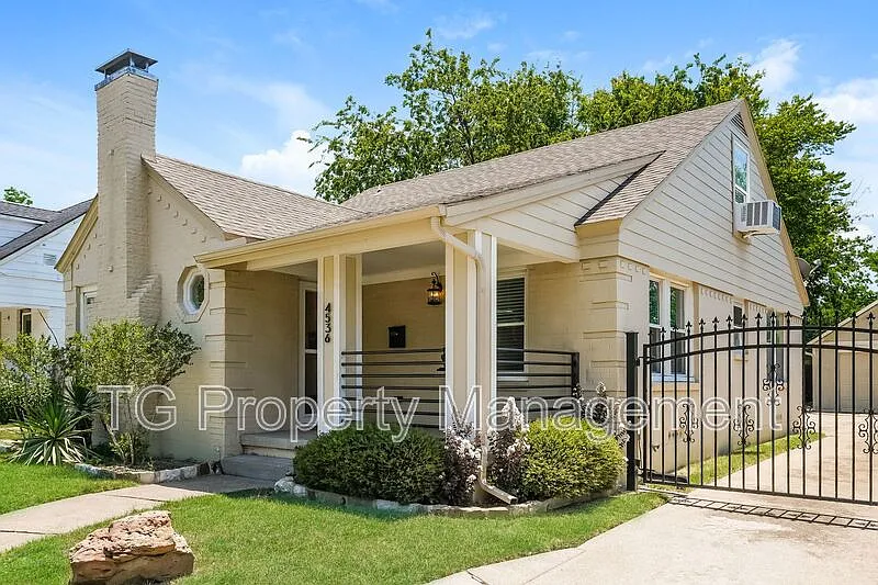 3 bed, 2.0 bath, 1376 sqft, $2,895 — Photo 1