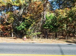 61 E Tiana Rd, Hampton Bays, NY 11946