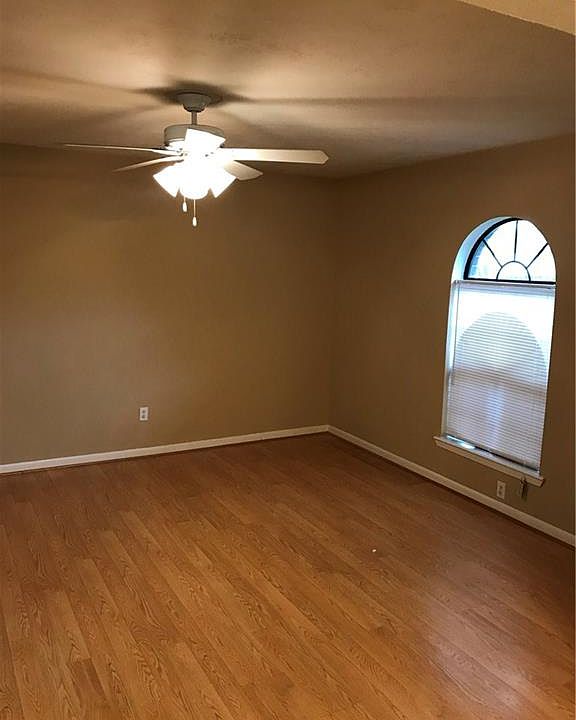 1st image of 1017 Autumn Cir #B
