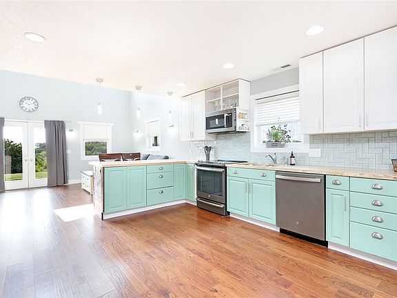 5th image of 15224 Newbold St