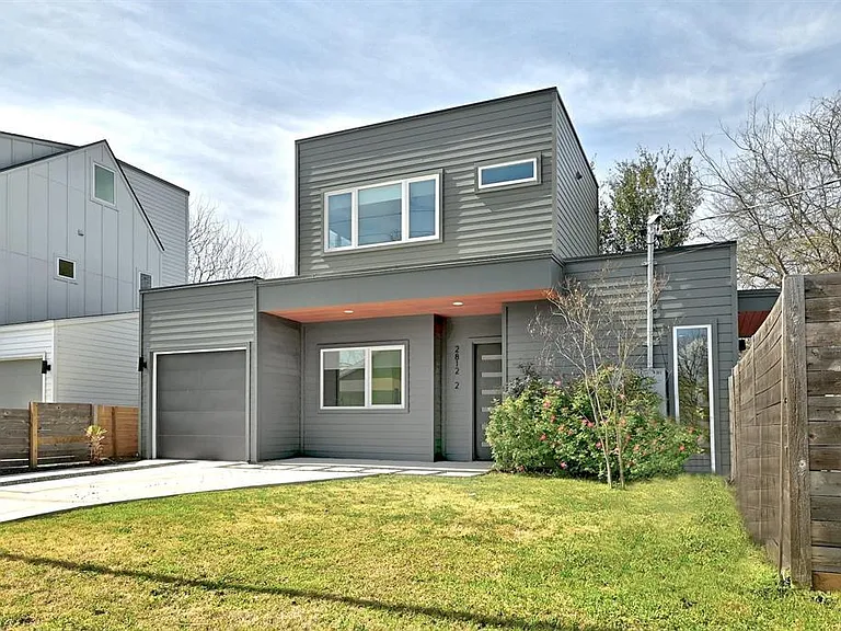 2812 E 4th St #2 — Photo 2
