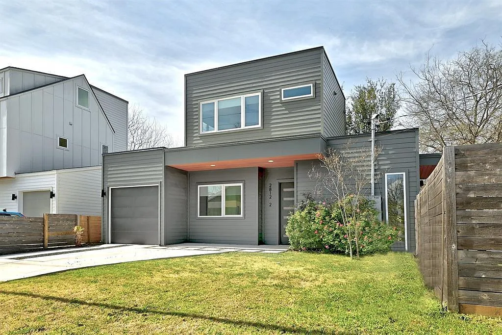 Building Photo - 2812 E 4th St #2