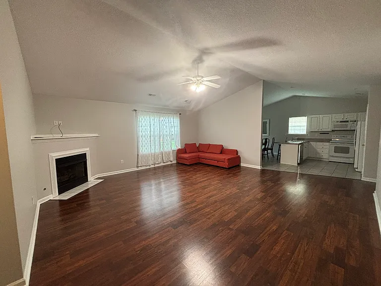 644 Grover Dr — Photo 9