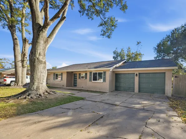 5002 Cedar Creek Dr, Dickinson, TX 77539