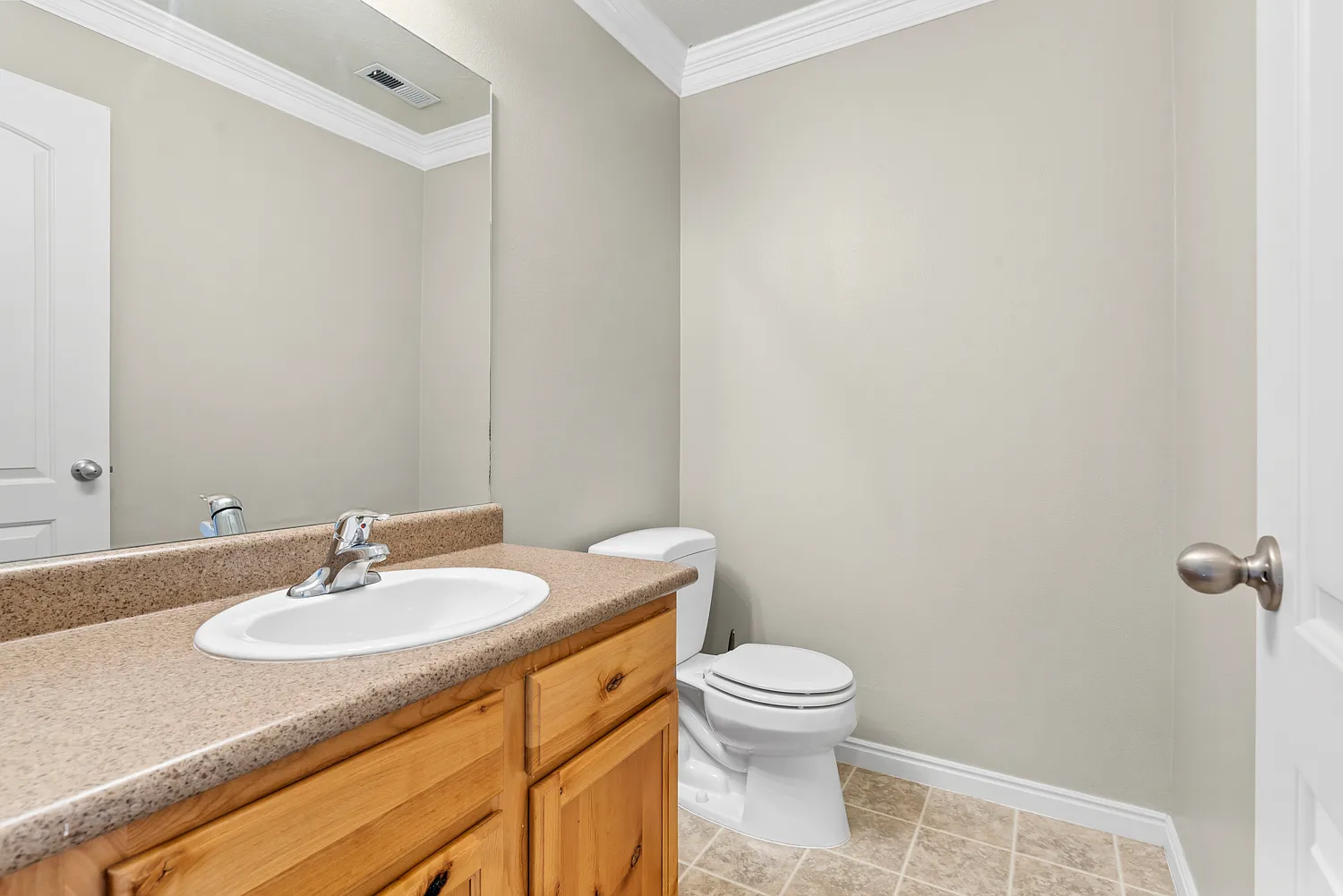 4 bed, 3.5 bath, 2300 sqft, $2,200 — Photo 3