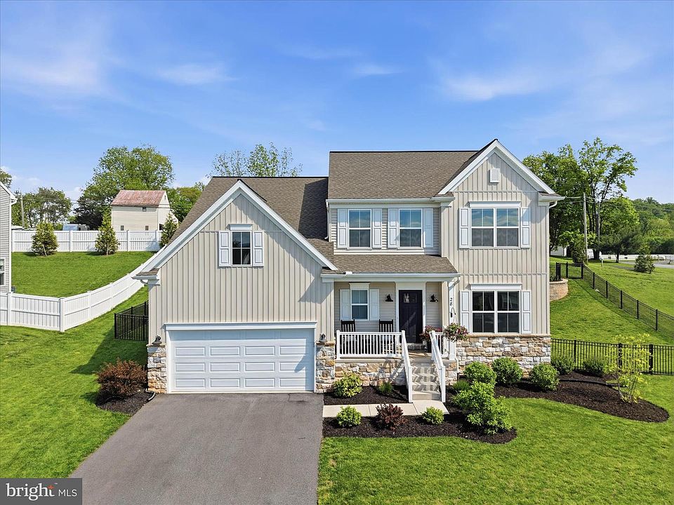 1st image of 28 Lee Dr
