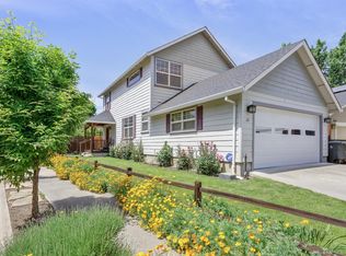 121 Wagner Butte Ave, Talent, OR 97540